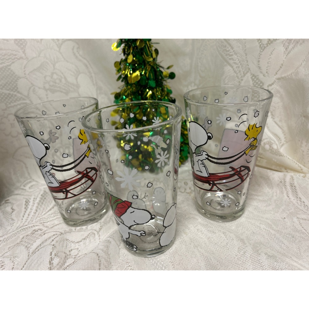 Christmas Snoopy Woodstock Winter Sledding Skating Drinking‎ Glasses Zak Designs